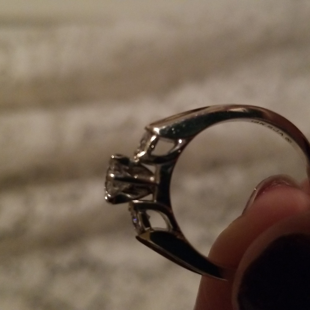 18K gold ring with 3 Beautiful Diamonds - Picture 6 of 13